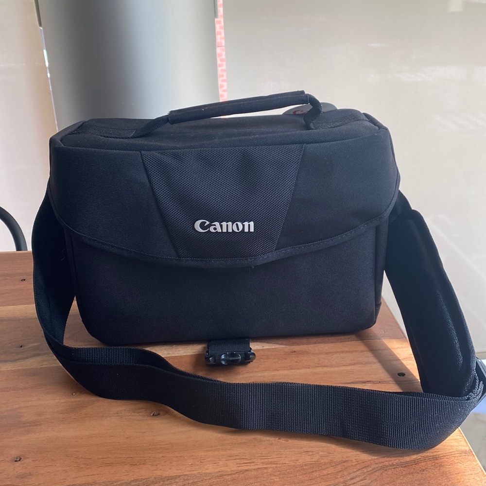 NEW Canon EOS Shoulder Bag 100 ES